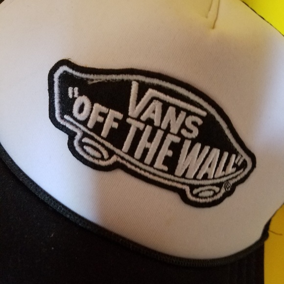 Vans Off The Wall Trucker Hat - Picture 2 of 5